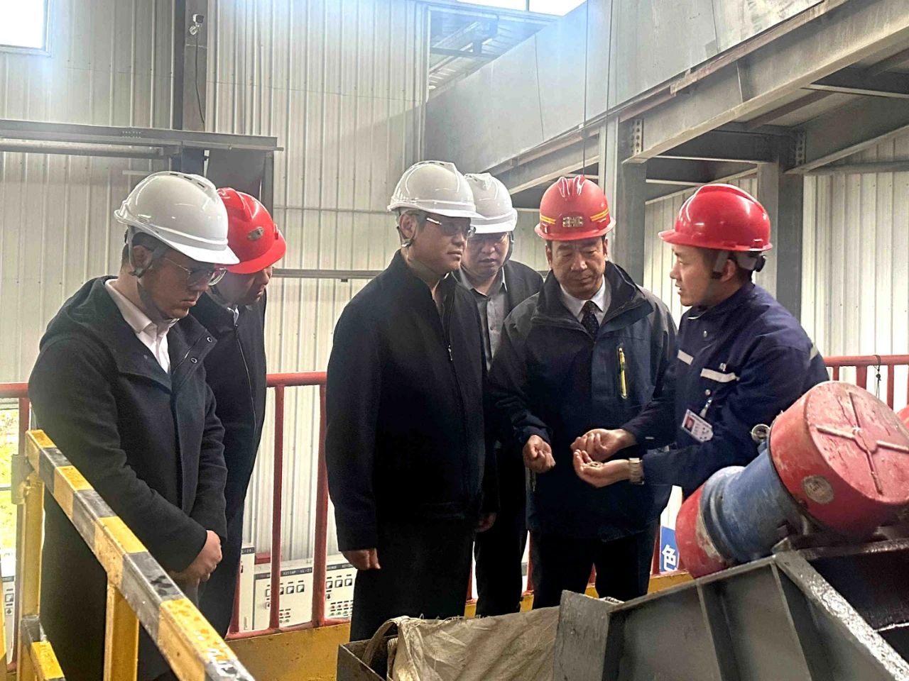 宋世杰赴水情形公司、鼎丰矿业公司项目一线调研