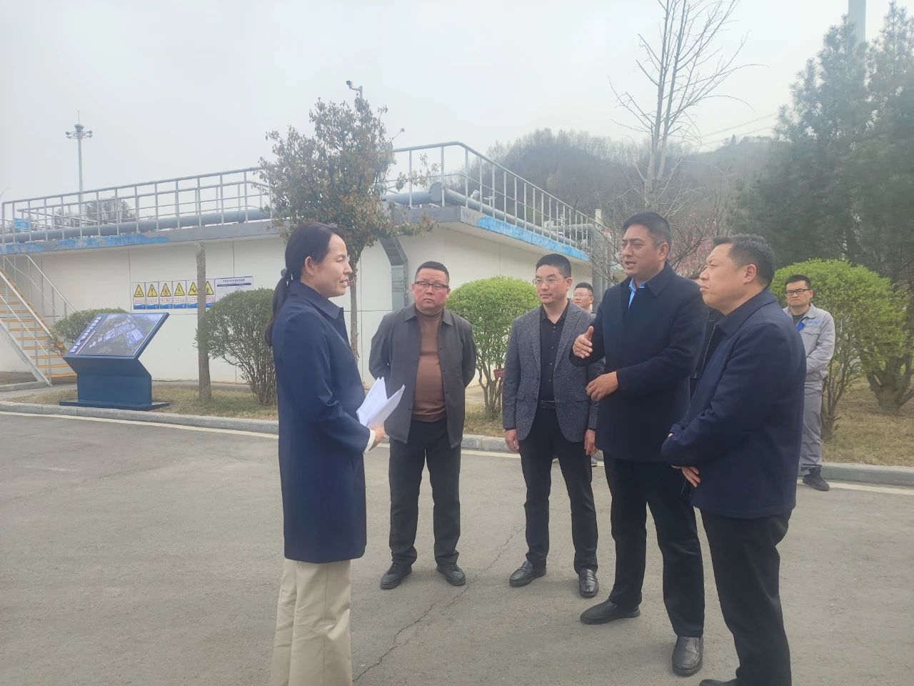 商南县委副书记、县长刘华到水情形公司商南县污水处理厂调研